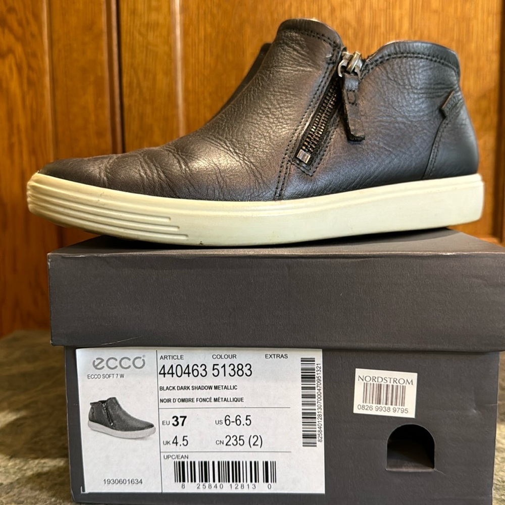 Ecco Black Leather mid sneaker - gently used